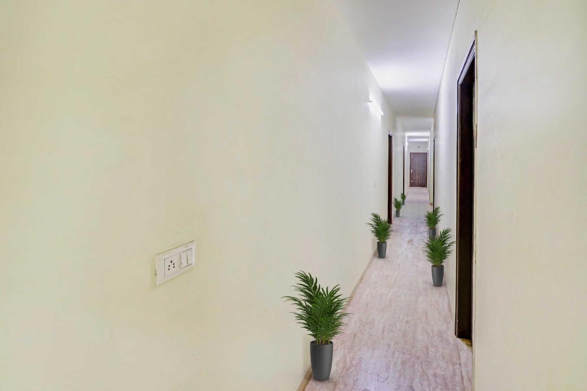 Hotel O Moonshine Near Mohan Estate Metro Station New Delhi Exterior photo